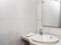 Villa- Julius -Mykonos-by-Olive-Villa-Rentals-bathroom-2