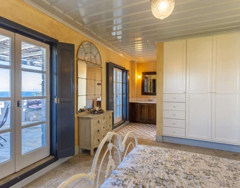 Villa-Corinna-Spetses-by-Olive-Villa-Rentals-bedroom-area
