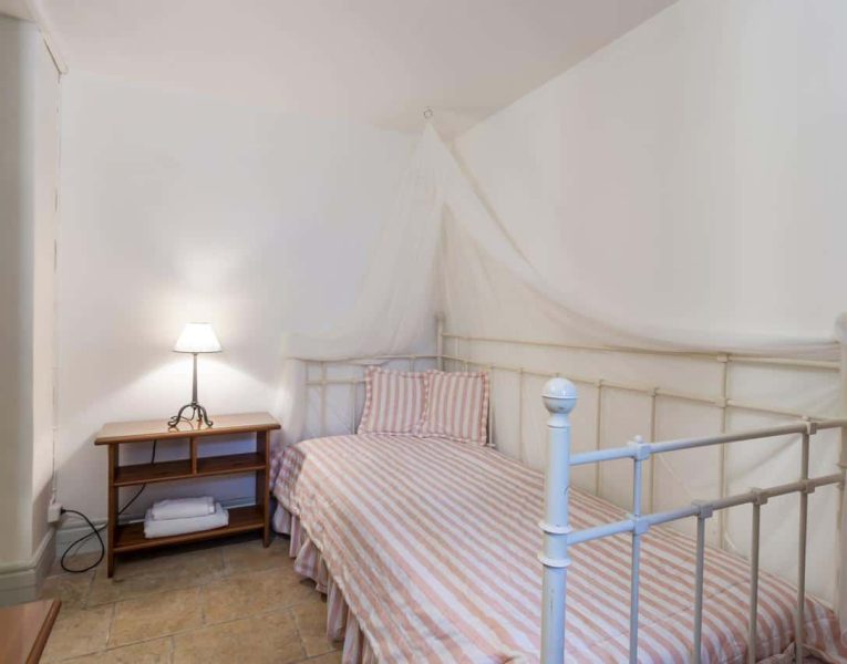 Villa-Corinna-Spetses-by-Olive-Villa-Rentals-bedroom