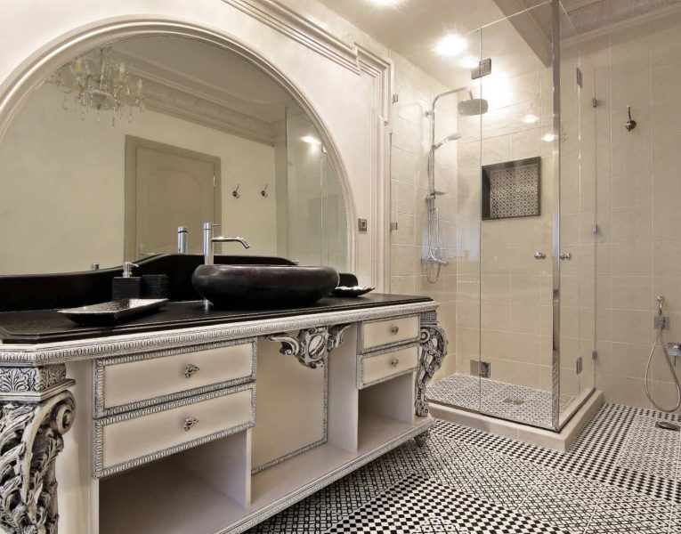 Villa Aristi in Athens, bathroom, by Olive Villa Rentals