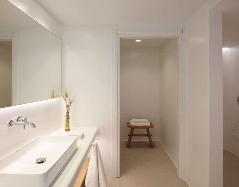 Villa-Reina-Mykonos-by-Olive-Villa-Rentals-bathroom