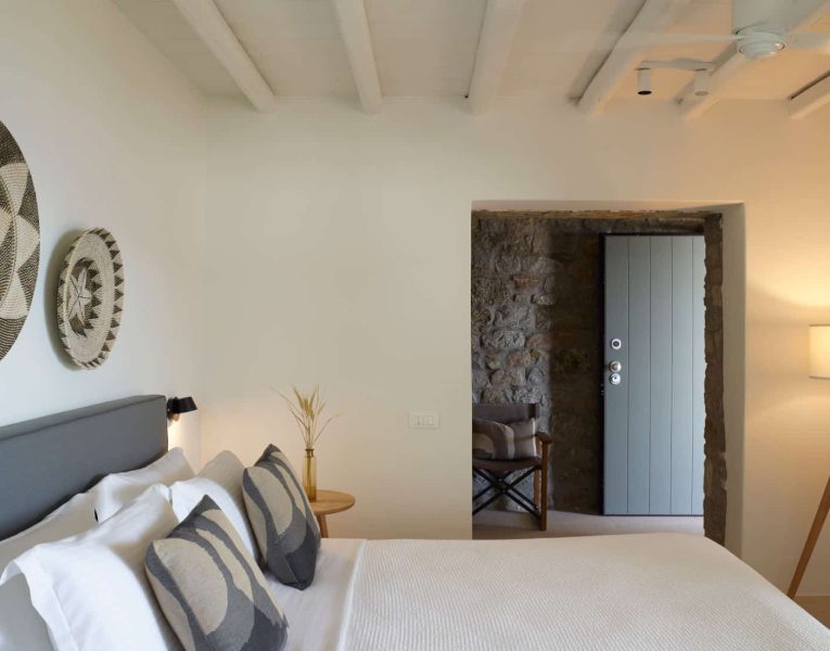 Villa-Reina-Mykonos-by-Olive-Villa-Rentals-bedroom