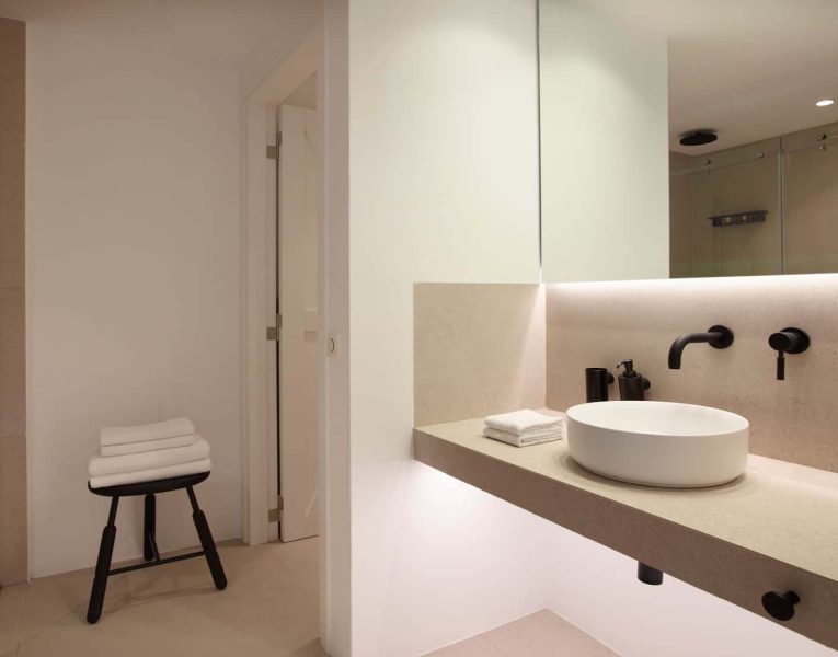 Villa-Reina-Mykonos-by-Olive-Villa-Rentals-bathroom
