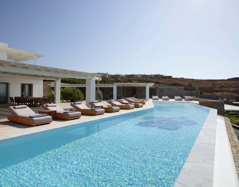 Villa-Reina-Mykonos-by-Olive-Villa-Rentals-sunbeds