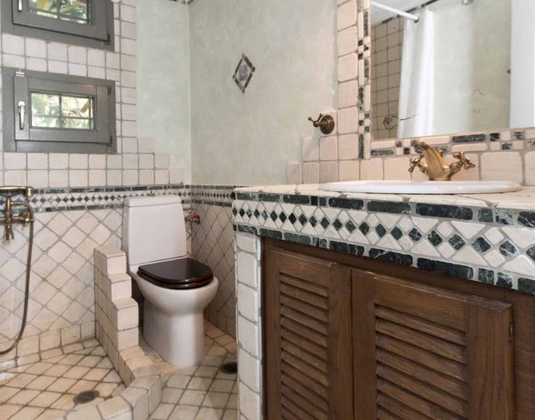 Villa Aureli in Porto Heli, bathroom, by Olive Villa Rentals