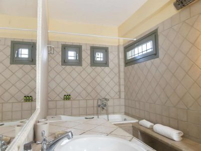 Villa Aureli in Porto Heli, bathroom, by Olive Villa Rentals