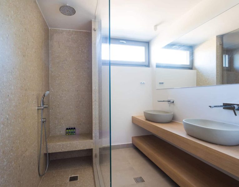 Villa Estee in Porto Heli, bathroom, by Olive Villa Rentals