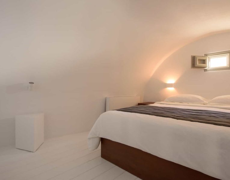 Villa-Nefeli-Santorini-by-Olive-Villa-Rentals-bedroom