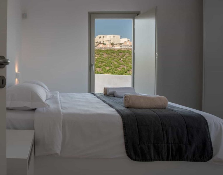 Villa-Nefeli-Santorini-by-Olive-Villa-Rentals-bedroom