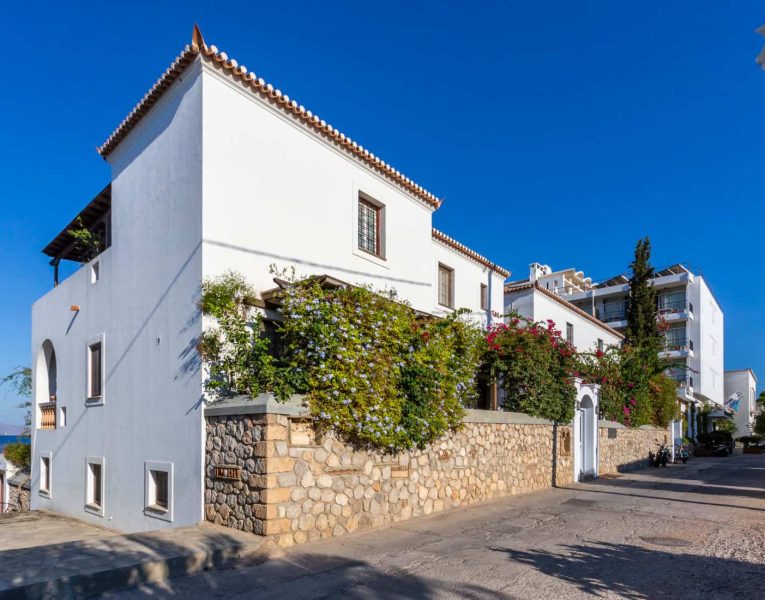 Villa-Mare Vista-Spetses-by-Olive-Villa-Rentals-exterior-view