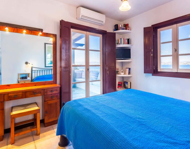 Villa-Mare Vista-Spetses-by-Olive-Villa-Rentals-bedroom