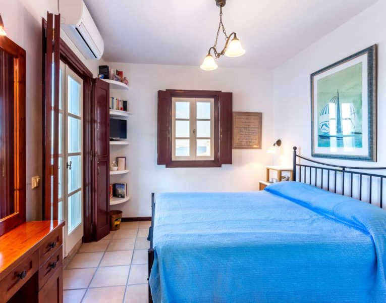 Villa-Mare Vista-Spetses-by-Olive-Villa-Rentals-bedroom