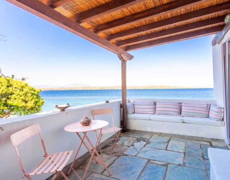 Villa-Mare Vista-Spetses-by-Olive-Villa-Rentals-balcony