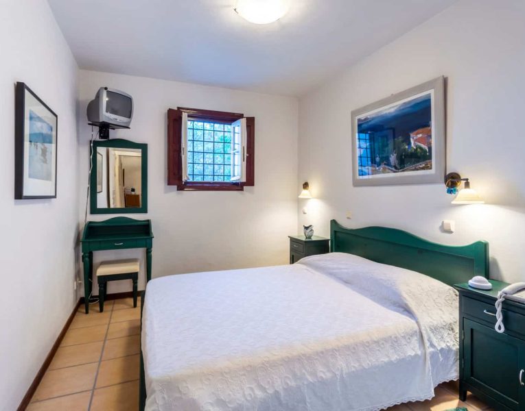 Villa-Mare Vista-Spetses-by-Olive-Villa-Rentals-bedroom