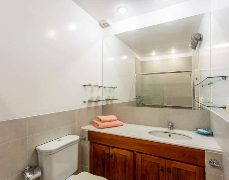 Villa-Mare Vista-Spetses-by-Olive-Villa-Rentals-bathroom