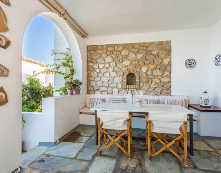 Villa-Mare Vista-Spetses-by-Olive-Villa-Rentals-veranda