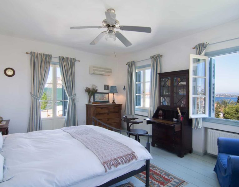 Olive-Villa-Rentals-Spetses-Villa Felicia - upper double bedroom