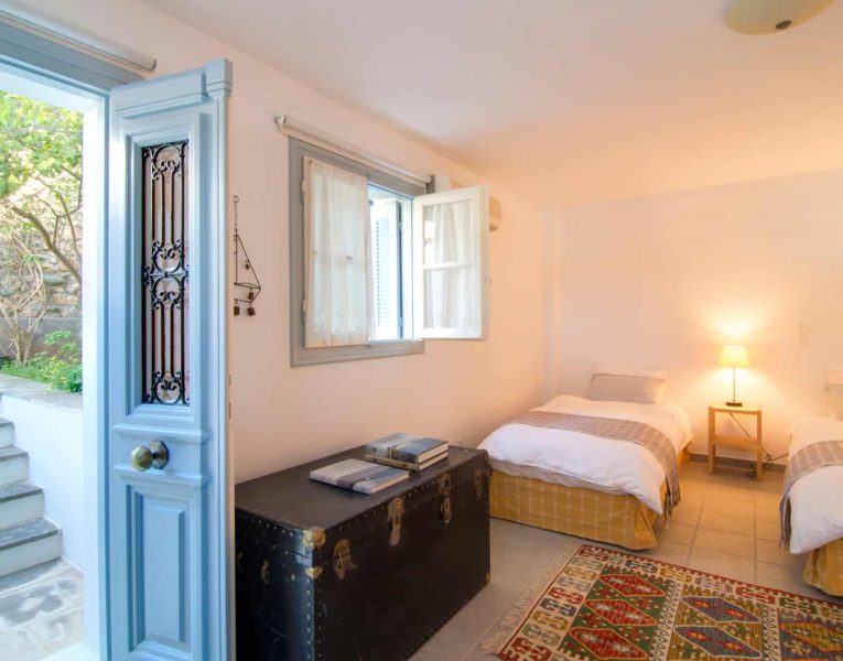 Olive-Villa-Rentals-Spetses-Villa Felicia - lower level twin bedroom