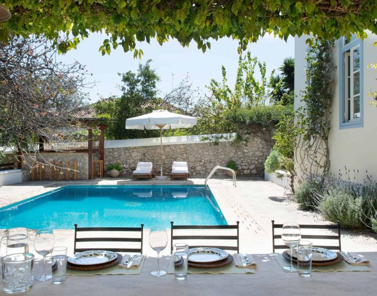 Olive-Villa-Rentals-Spetses-Villa Felicia - pool sunbeds