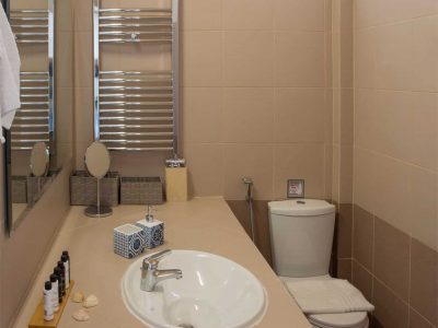 Villa Carmina in Aaegina, bathroom, by Olive Villa Rentals