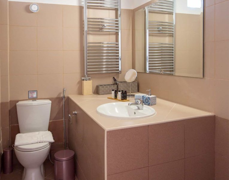 Villa Cerise in Aaegina, bathroom, by Olive Villa Rentals