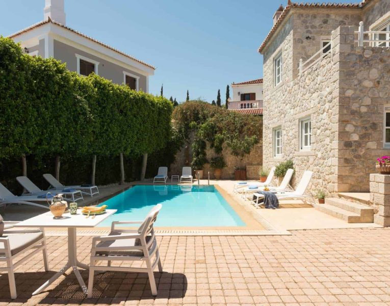 Villa- Arte-Spetses-by-Olive-Villa-Rentals-pool