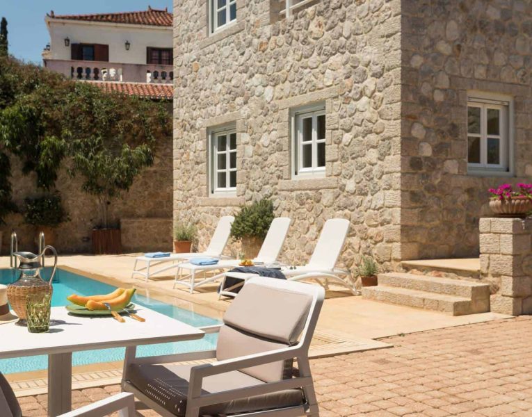 Villa- Arte-Spetses-by-Olive-Villa-Rentals-pool-area