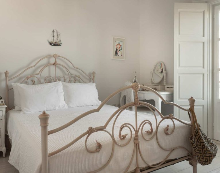 Villa- Arte-Spetses-by-Olive-Villa-Rentals-upper-level-bedroom