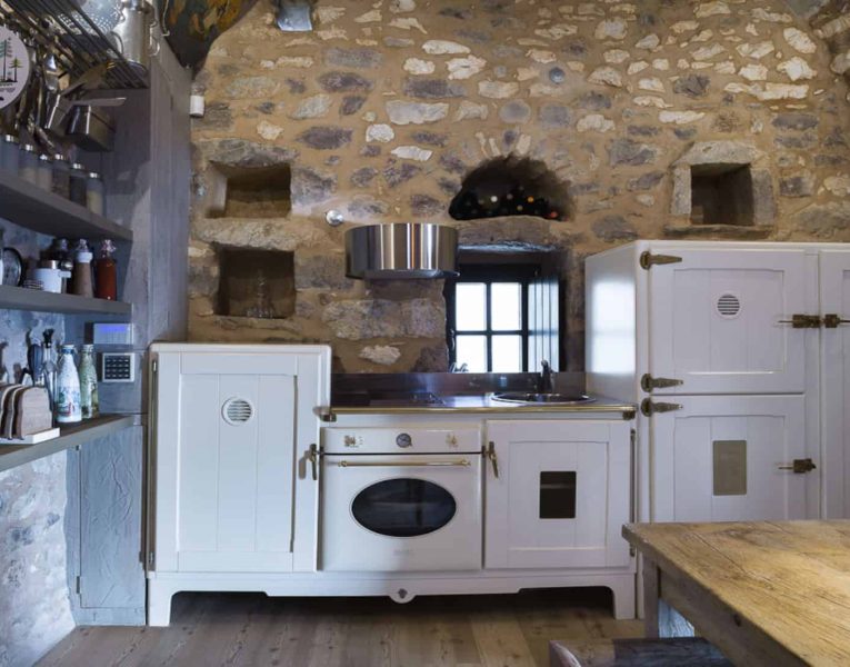Torre di Mani-Mani-Peninsula-by-Olive-Villa-Rentals-kitchen