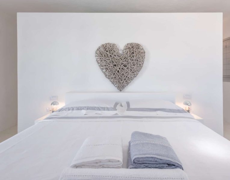 Villa-Blanche-Paros-by-Olive-Villa-Rentals-bedroom