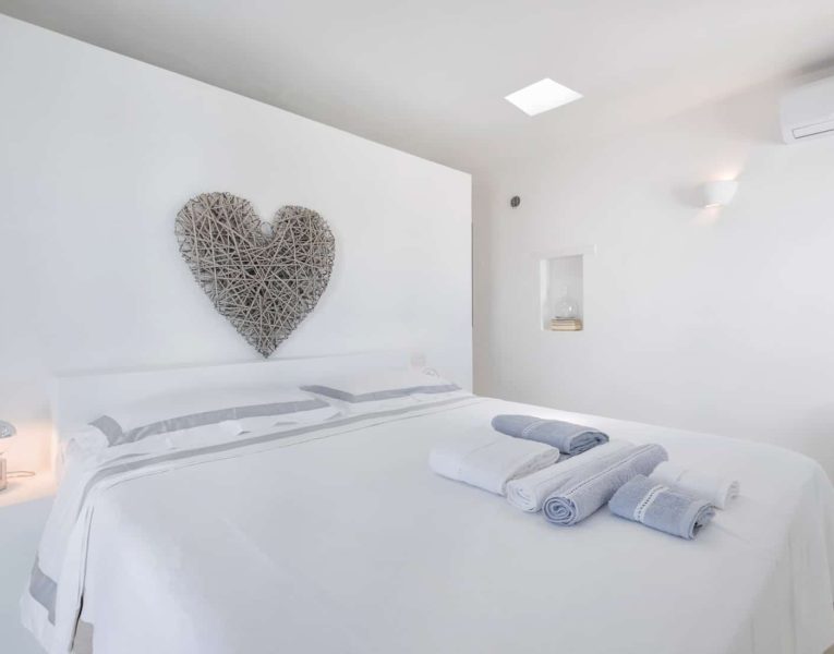 Villa-Blanche-Paros-by-Olive-Villa-Rentals-bedroom