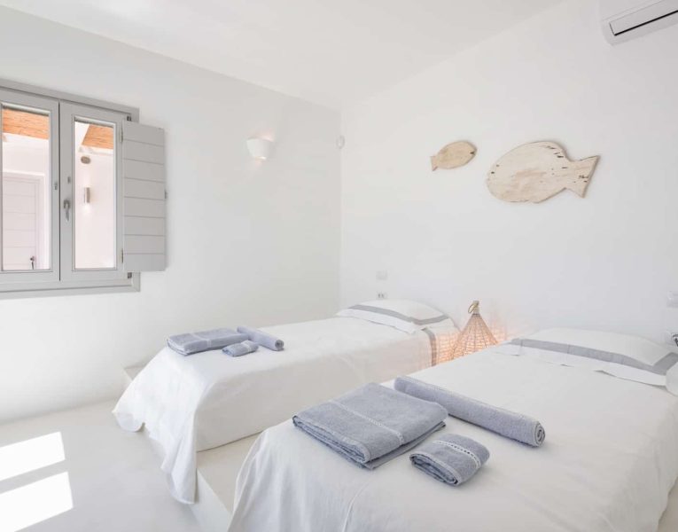 Villa-Blanche-Paros-by-Olive-Villa-Rentals-bedroom