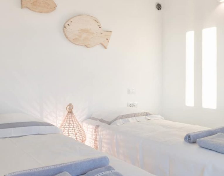 Villa-Blanche-Paros-by-Olive-Villa-Rentals-bedroom