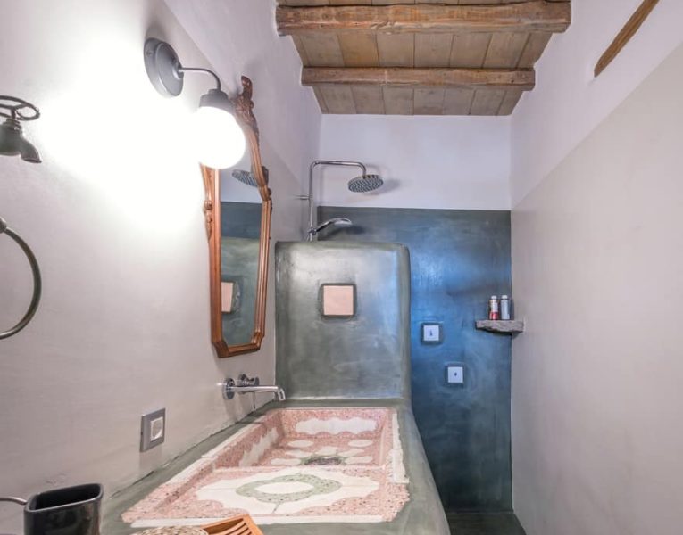 Villa-Ninemia-Paros-by-Olive-Villa-Rentals-bathroom