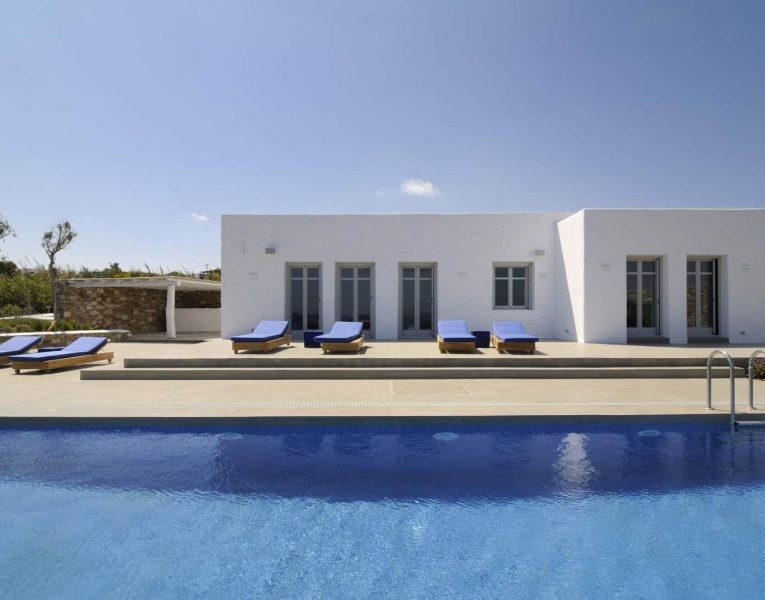 Villa-Delight-Antiparos-by-Olive-Villa-Rentals-pool-area