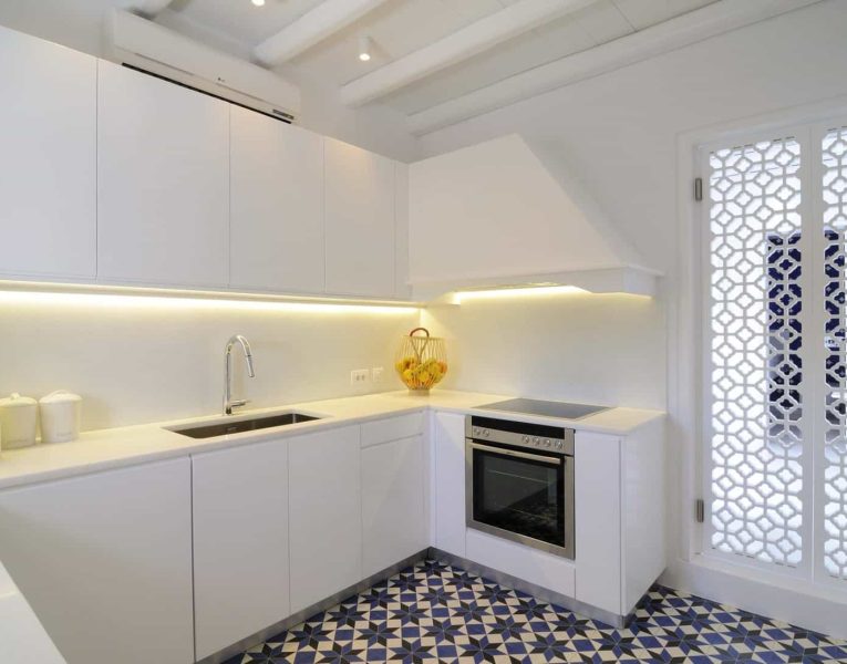 Villa-Delight-Antiparos-by-Olive-Villa-Rentals-kitchen