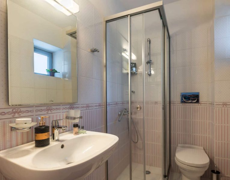 Villa-Amaya-Corfu-by-Olive-Villa-Rentals-bathroom-ground-floor
