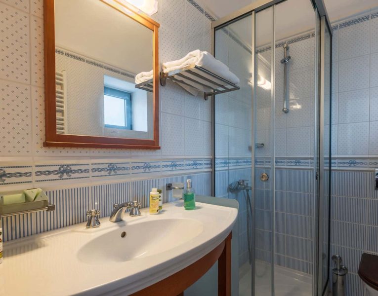 Villa-Amaya-Corfu-by-Olive-Villa-Rentals-bathroom-ground-floor