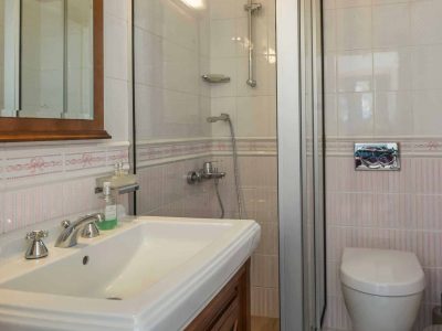 Villa-Amaya-Corfu-by-Olive-Villa-Rentals-master-bathroom-lower-floor