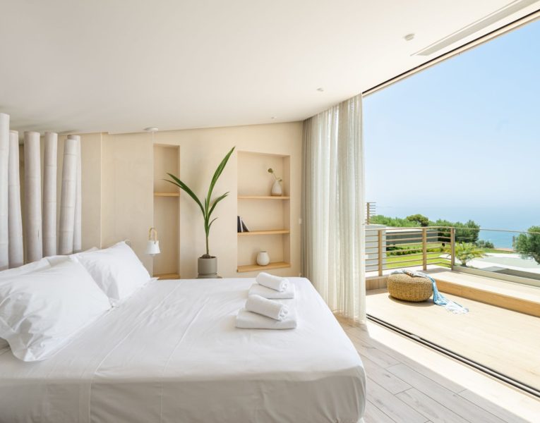 Villa-Bliss-Halkidiki-by-Olive-Villa-Rentals-bedroom