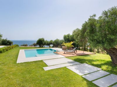 Villa-Sealavie-Halkidiki-by-Olive-Villa-Rentals-pool