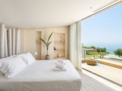 Villa-Sealavie-Halkidiki-by-Olive-Villa-Rentals-bedroom