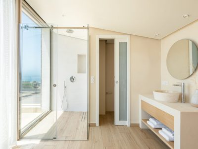 Villa-Sealavie-Halkidiki-by-Olive-Villa-Rentals-bathroom