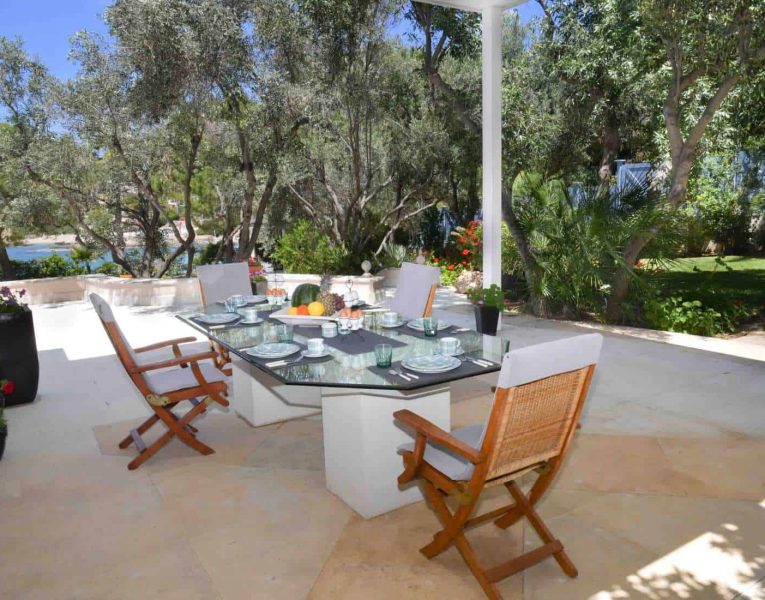 Villa- Lenora -Athens-by-Olive-Villa-Rentals-exterior-dining-area