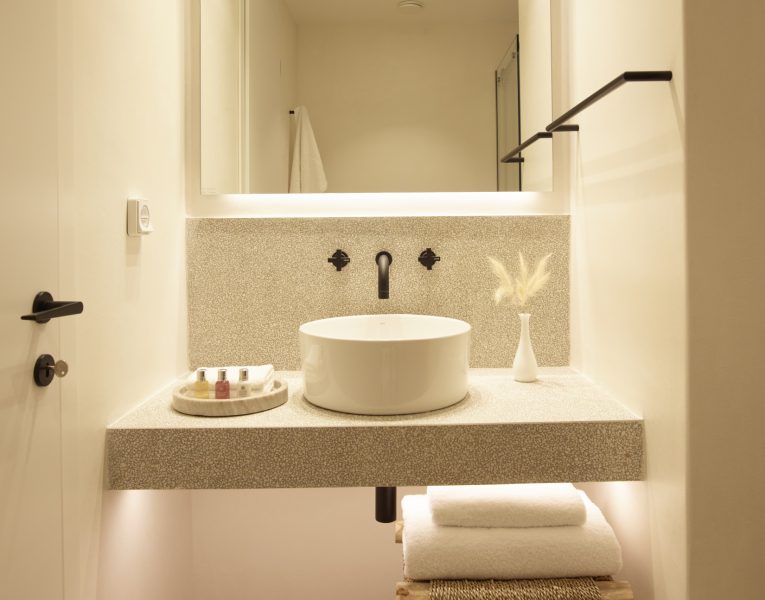 Villa-Grace-Mykonos-by-Olive-Villa-Rentals-bathroom