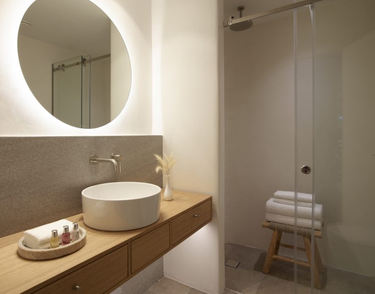 Villa-Grace-Mykonos-by-Olive-Villa-Rentals-bathroom