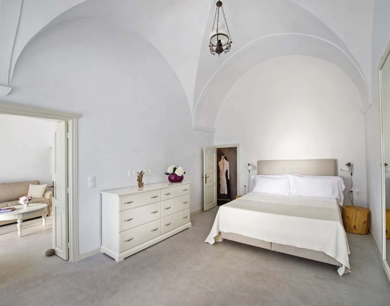 Villa-Cylia-Santorini-by-Olive-Villa-Rentals-bedroom