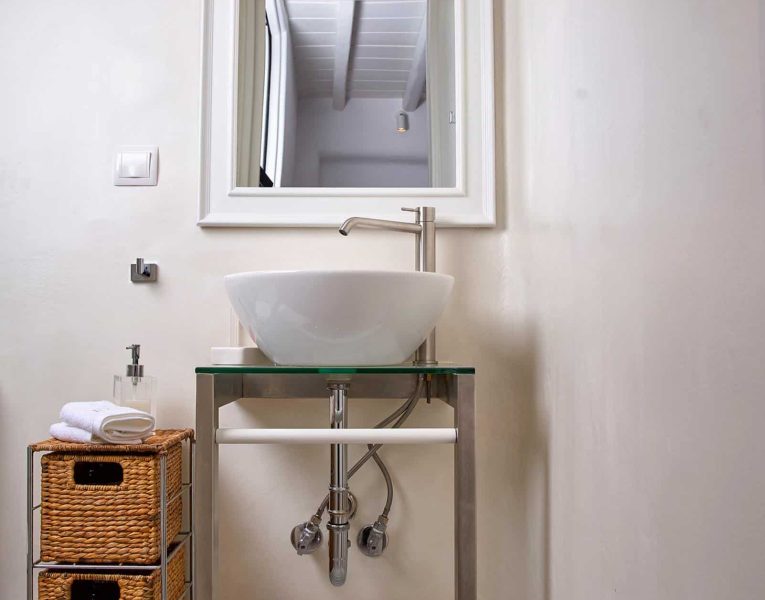 Villa- Leticia-Mykonos-by-Olive-Villa-Rentals-bathroom-4