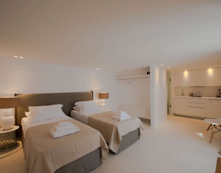 Villa- Margarita-Mykonos-by-Olive-Villa-Rentals-bedroom