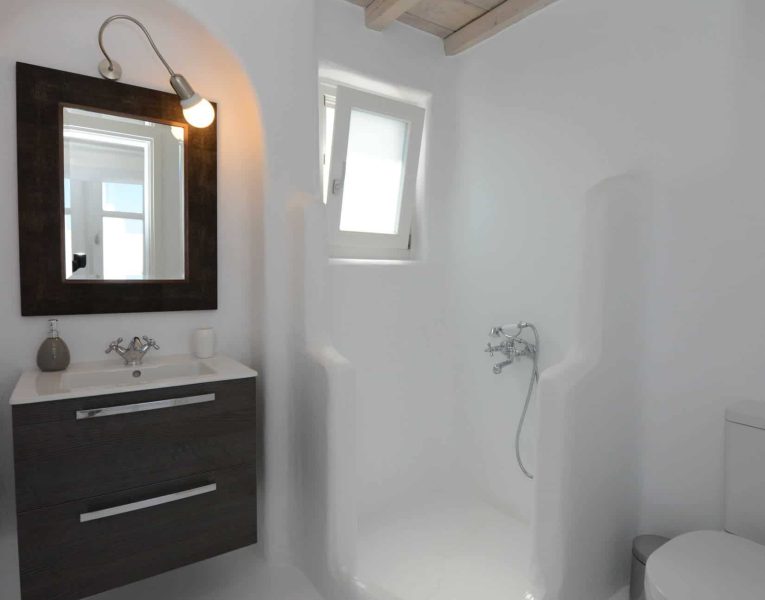 Villa-Tucana-Corfu-by-Olive-Villa-Rentals-upper-floor-bathroom